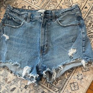 Abercrombie & Fitch High-Rise Mom shorts